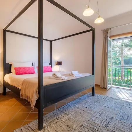 Principes Townhouse דירה